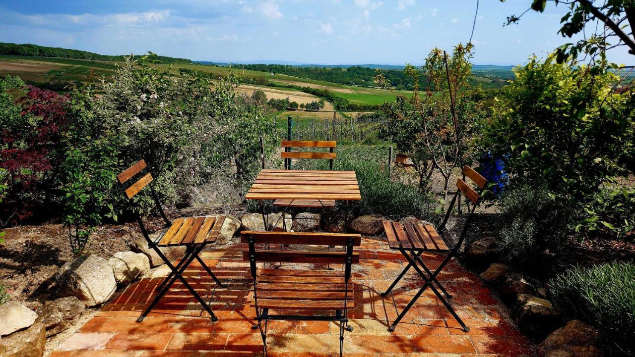Penzion U Tri Ruzi Vrbice Exterior foto