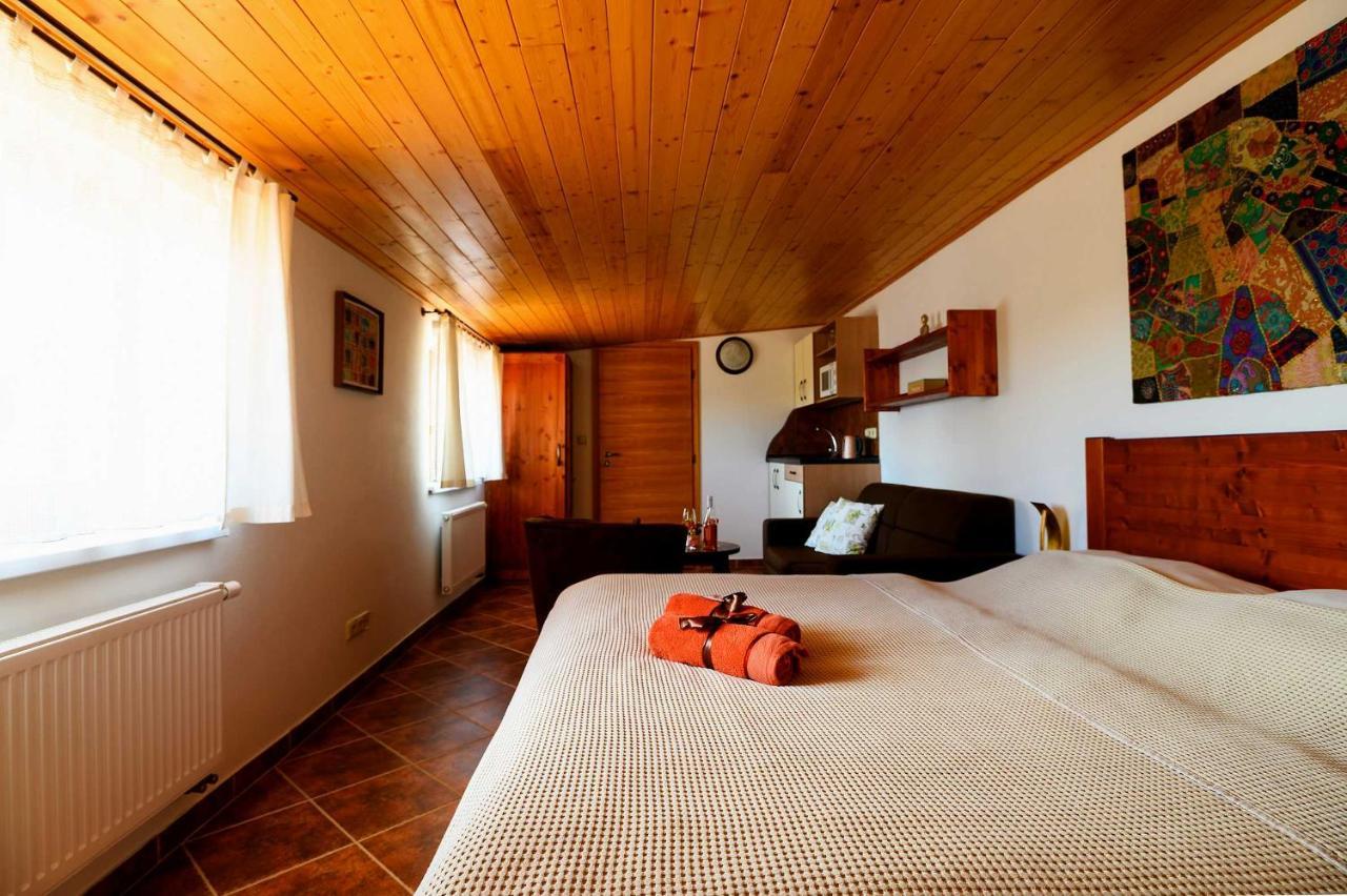 Penzion U Tri Ruzi Vrbice Exterior foto