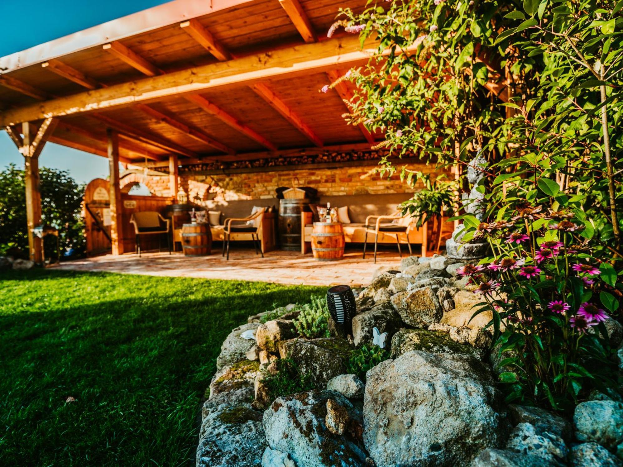 Penzion U Tri Ruzi Vrbice Exterior foto